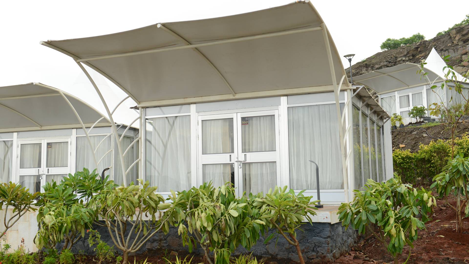THE TOPAZ AC LUXURIOUS GLASS TENTS at Sunny's World Pune (10)