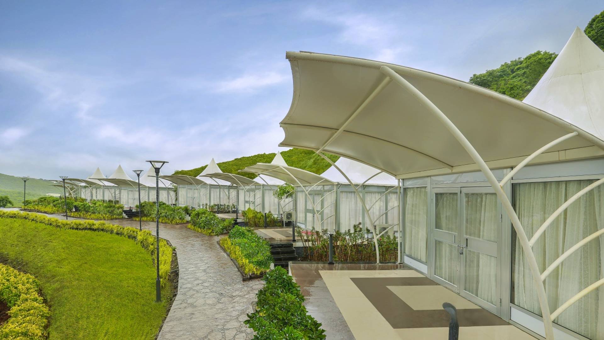 THE TOPAZ AC LUXURIOUS GLASS TENTS at Sunny's World Pune (2)
