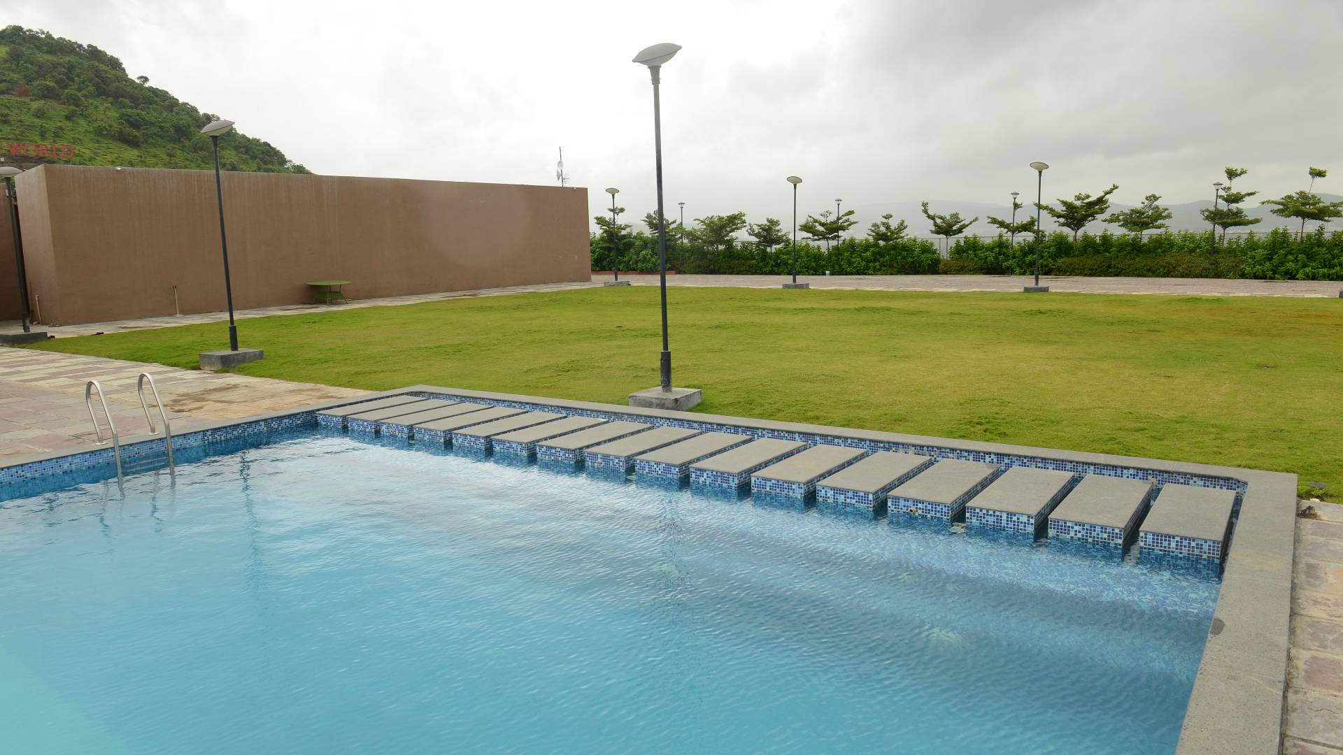 The Emerald - Hill Top Lawn With Infinity Pool at Sunny's World Pune (10)