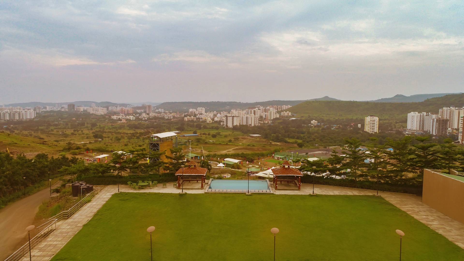The Emerald - Hill Top Lawn With Infinity Pool at Sunny's World Pune (7)